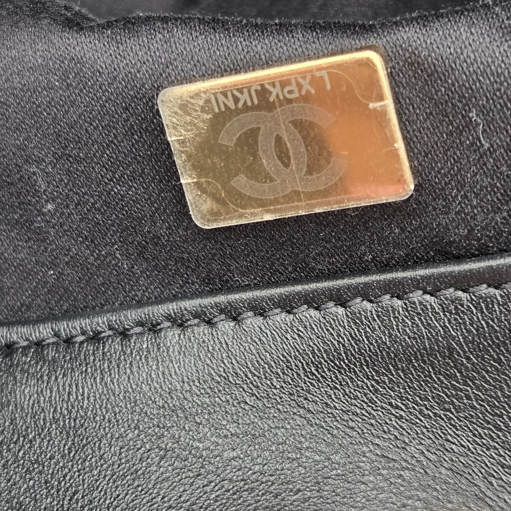 Chanel Maxi Shopping Bag - COA INCLUDED - Picture 9 of 12